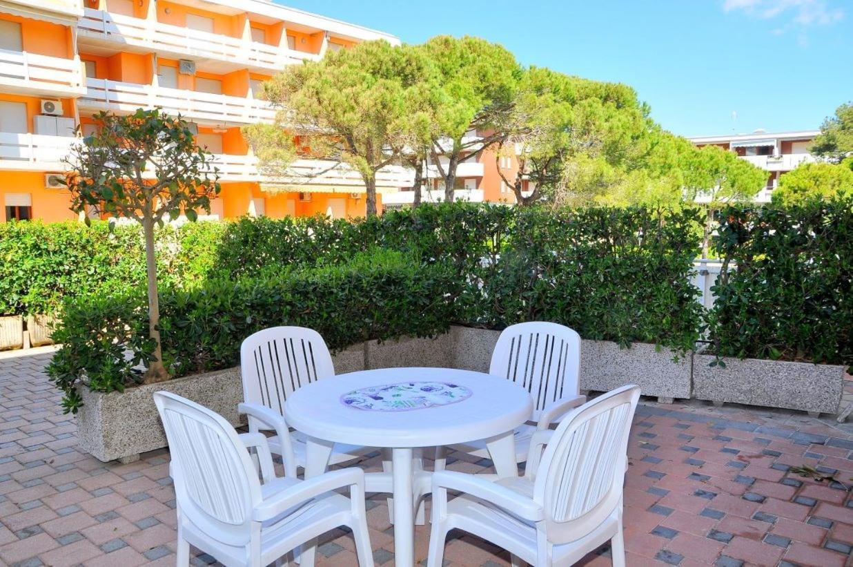 Condominio Biloba-Gemini Bibione Exteriör bild