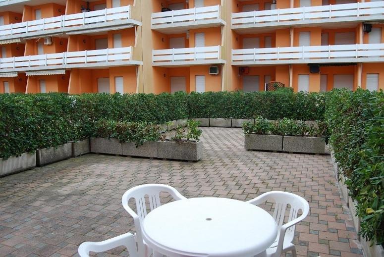 Condominio Biloba-Gemini Bibione Exteriör bild