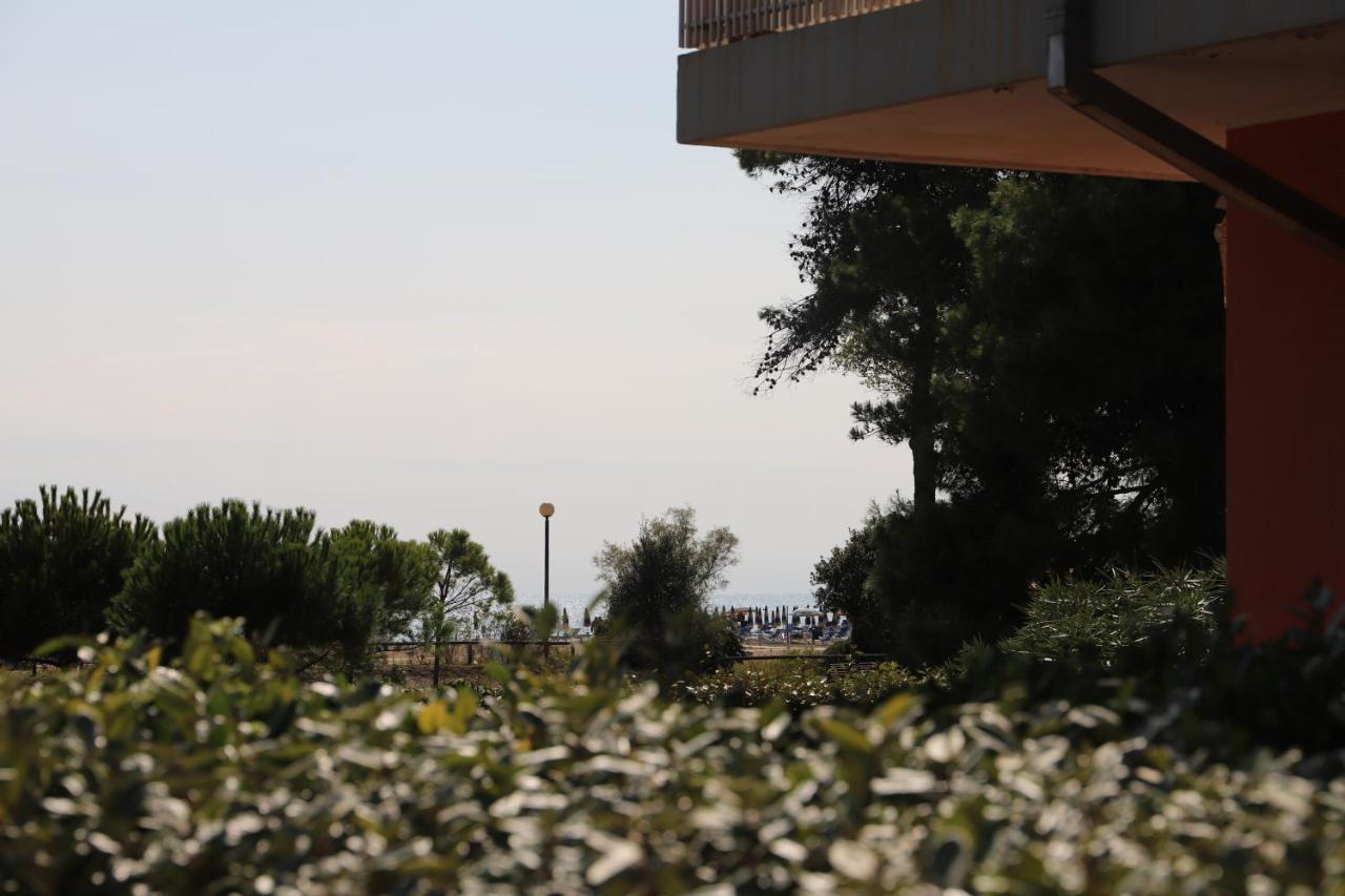 Condominio Biloba-Gemini Bibione Exteriör bild