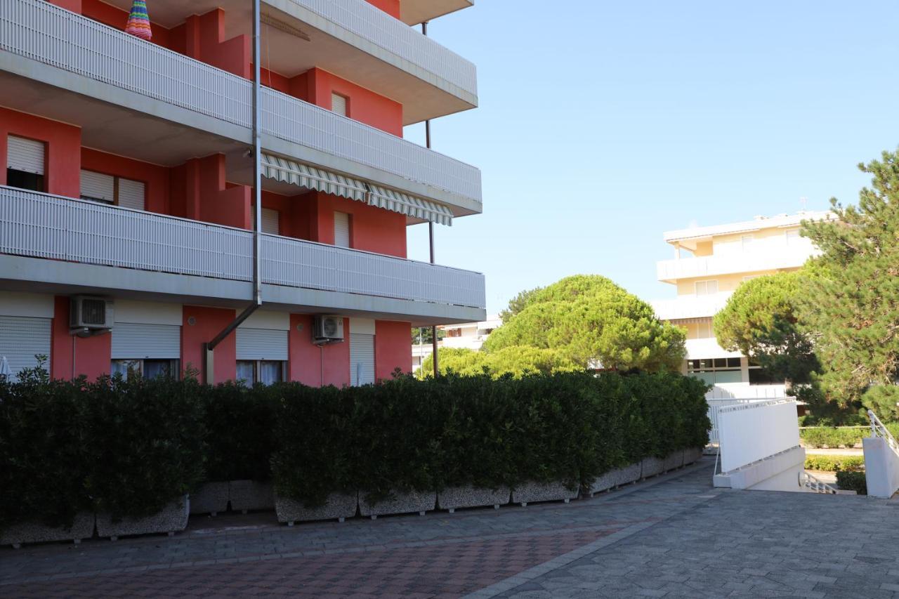 Condominio Biloba-Gemini Bibione Exteriör bild