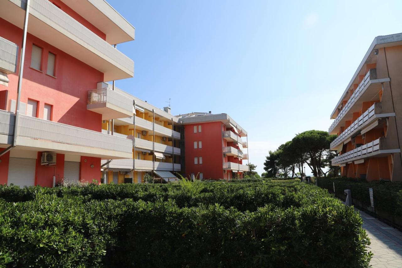 Condominio Biloba-Gemini Bibione Exteriör bild